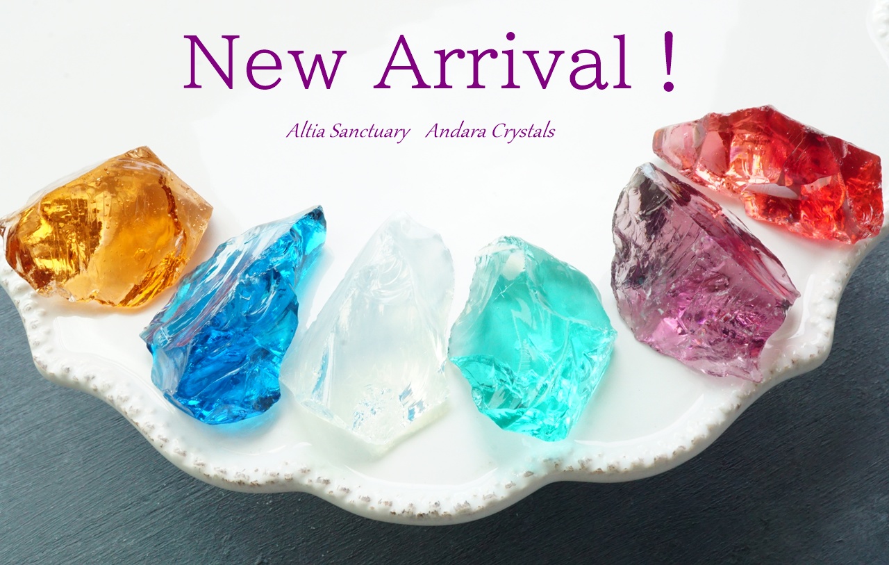 New！やや大きめピースのアンダラクリスタル６点入荷しました