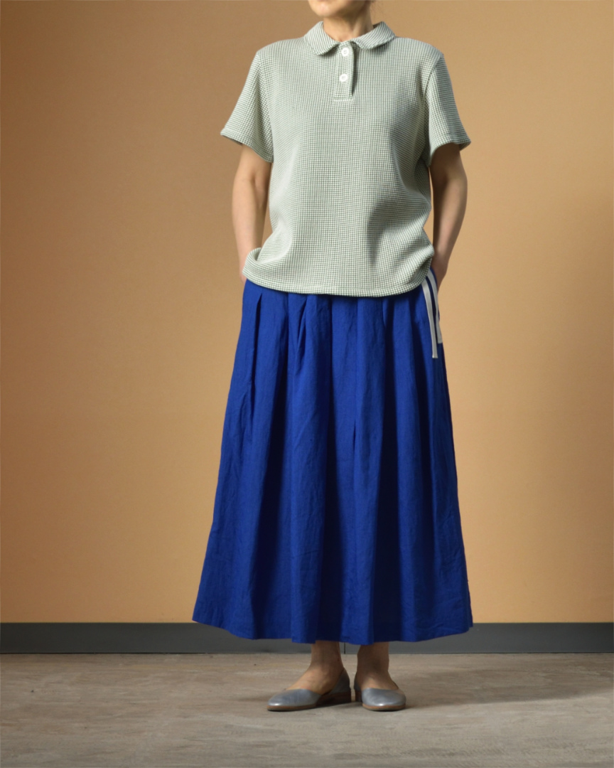 「大人の夏こそ、2色のバランスで遊ぶ」
