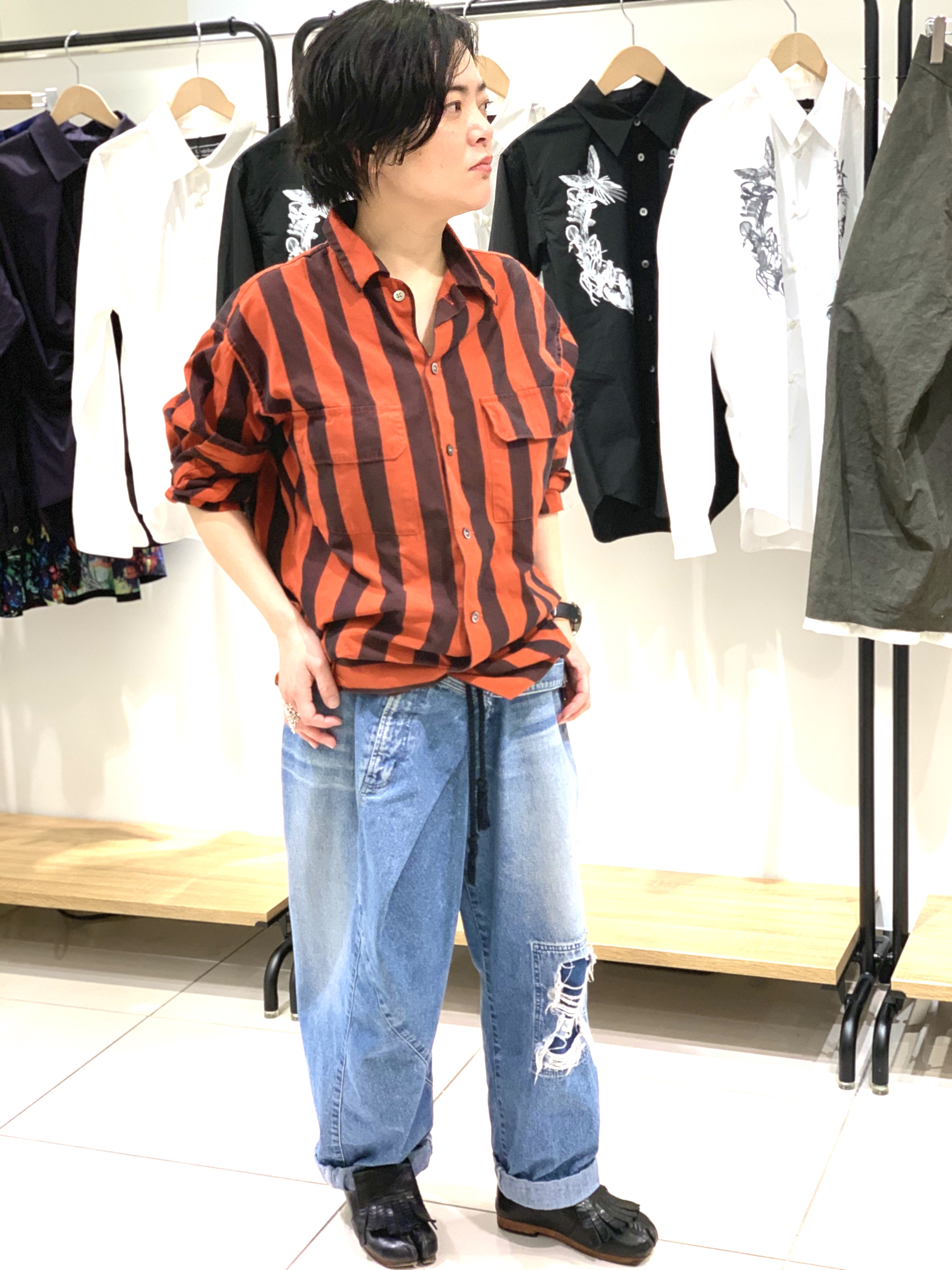 外は寒いけど店内は暑い