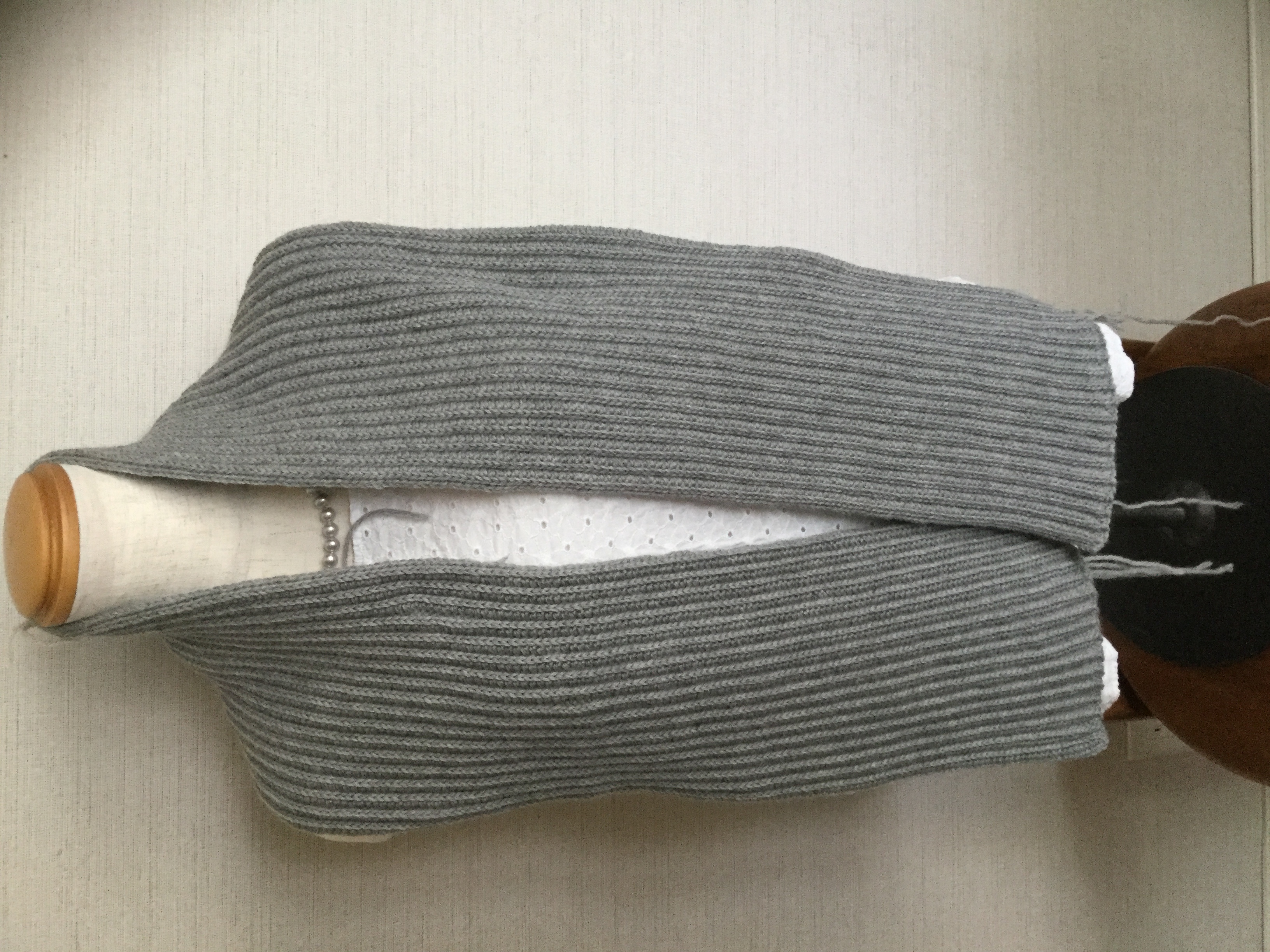 編んでいたマフラー、できました。