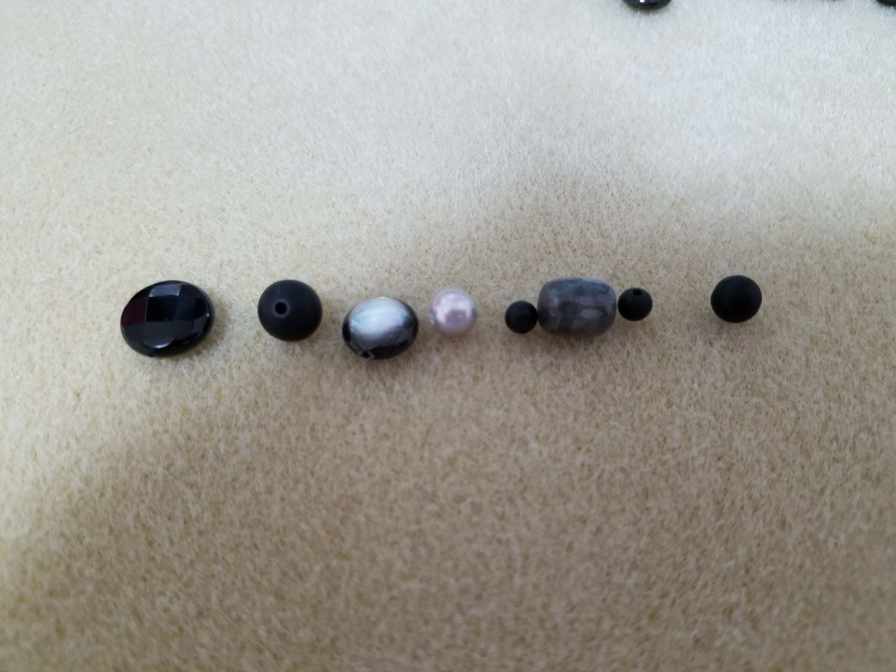 ブラック系の天然石
