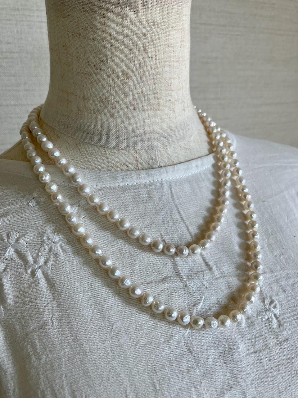 オールノットの技法でパールのロングネックレスを作りました