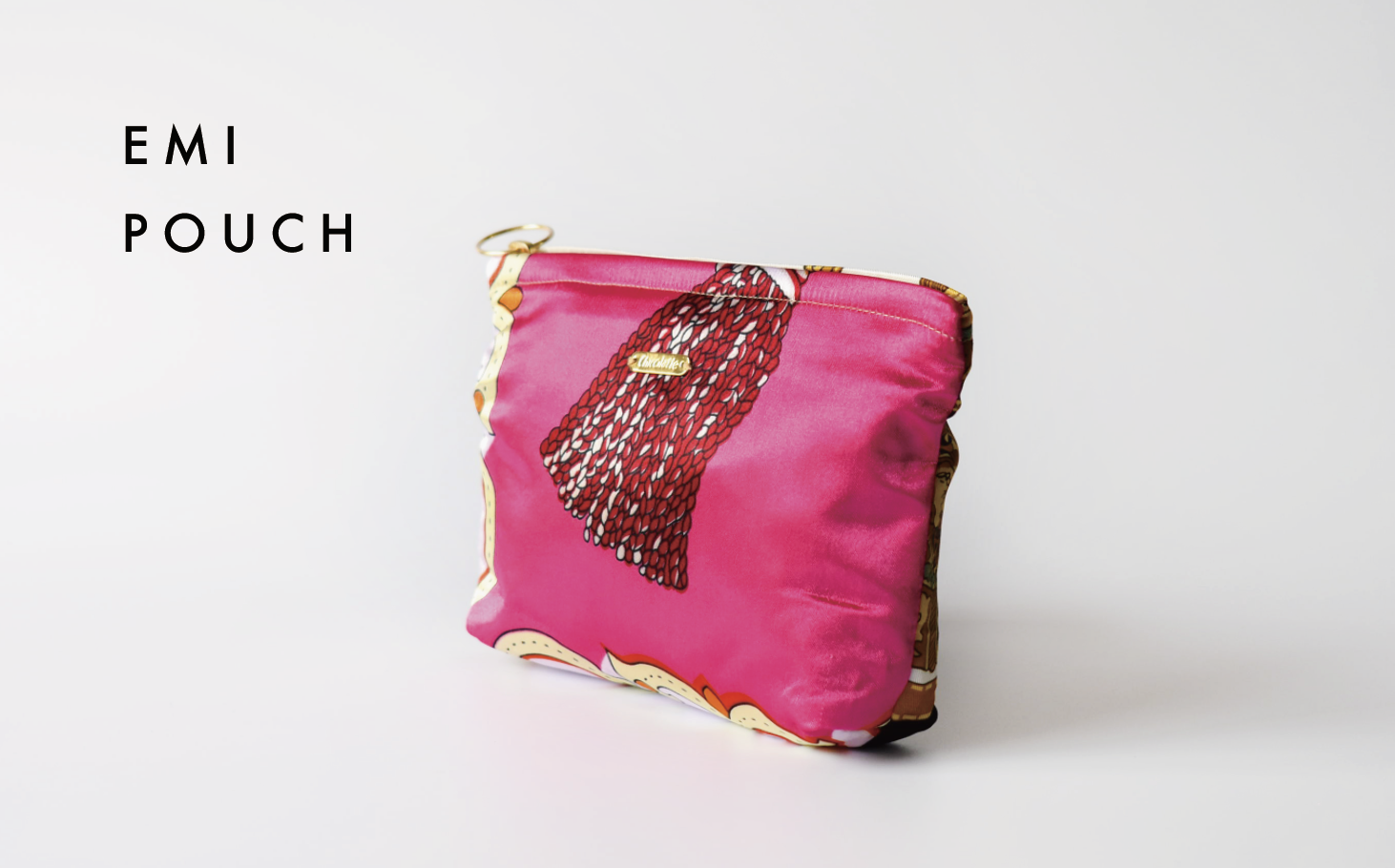 遊び心のあるスタンダードサイズのEMI POUCH（エミポーチ）