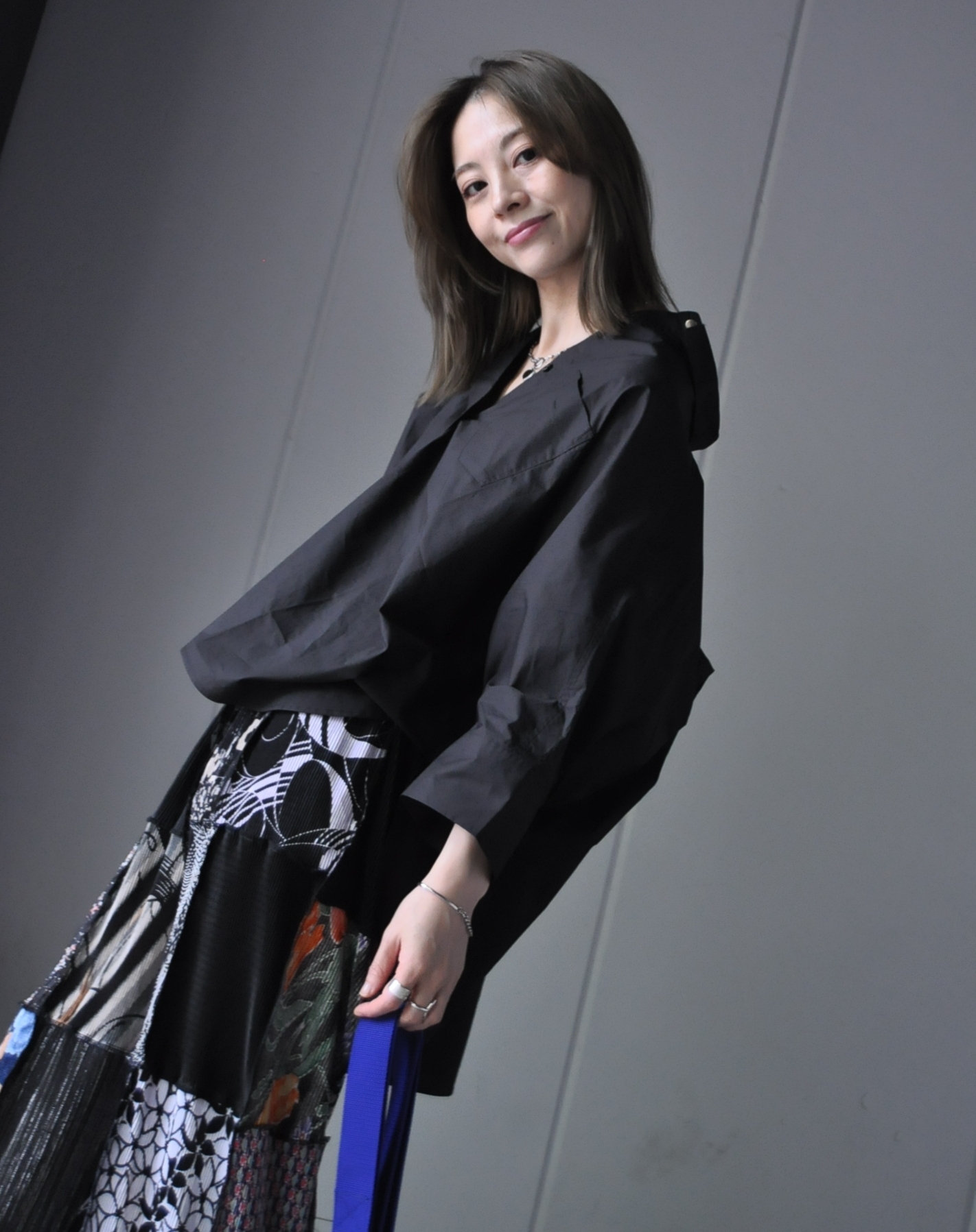 "ANGELINA"特徴的なケープシルエット！