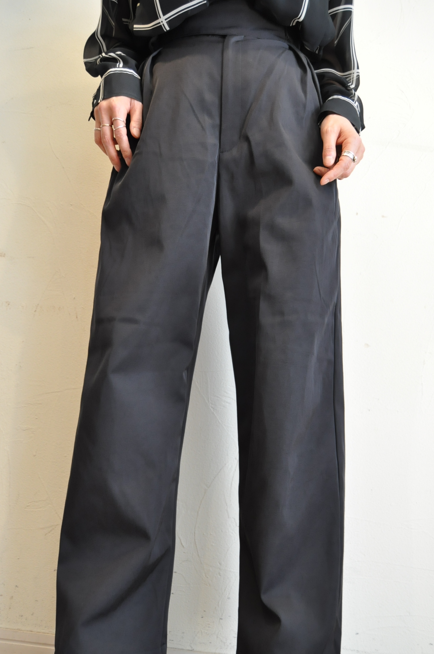"RehersalL" 新素材のグルカパンツ。