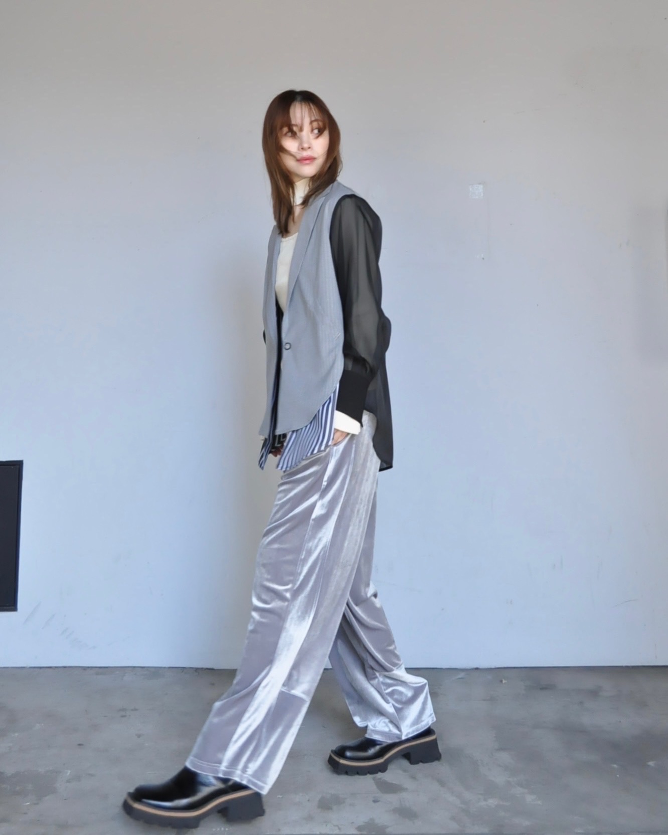 ”LOOPER”トップスもパンツも。