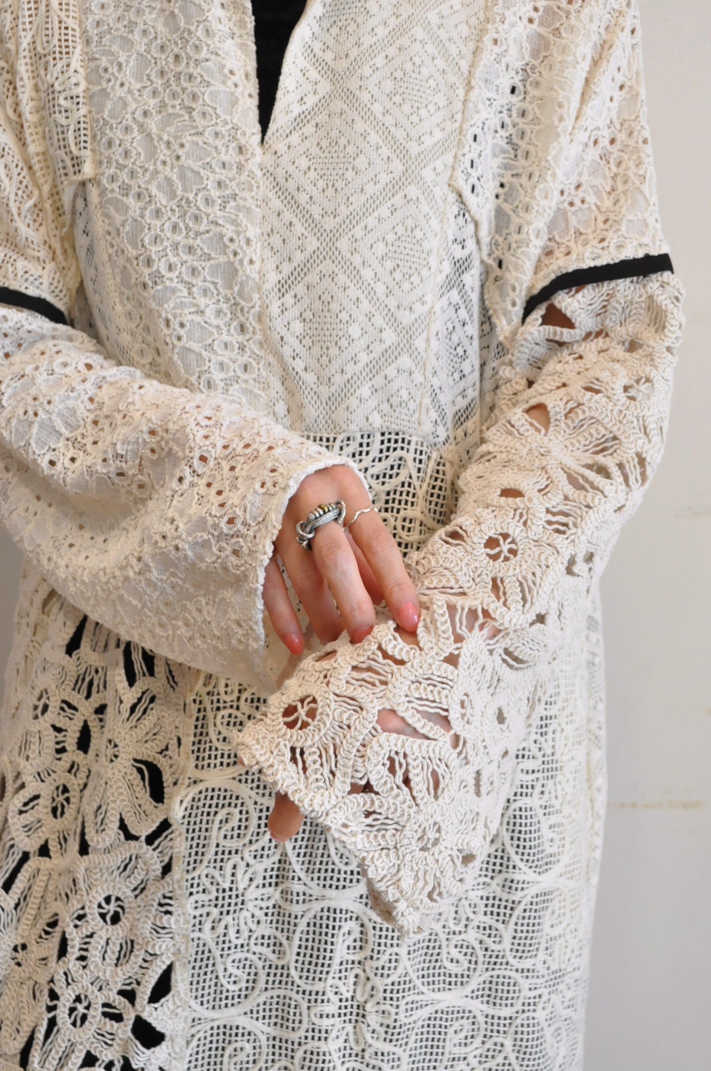 "RehersalL"新作のレースパッチワーク。