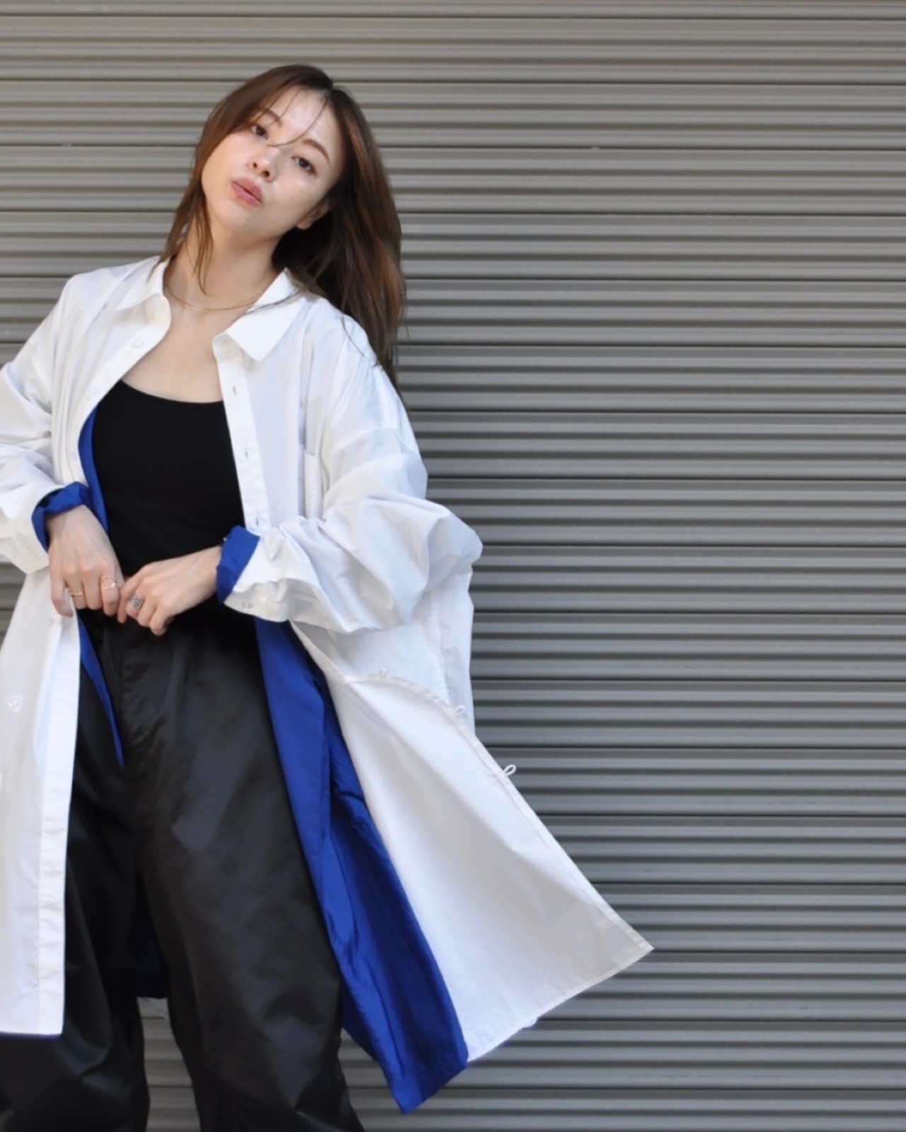 "M53."フライロングシャツを着る。
