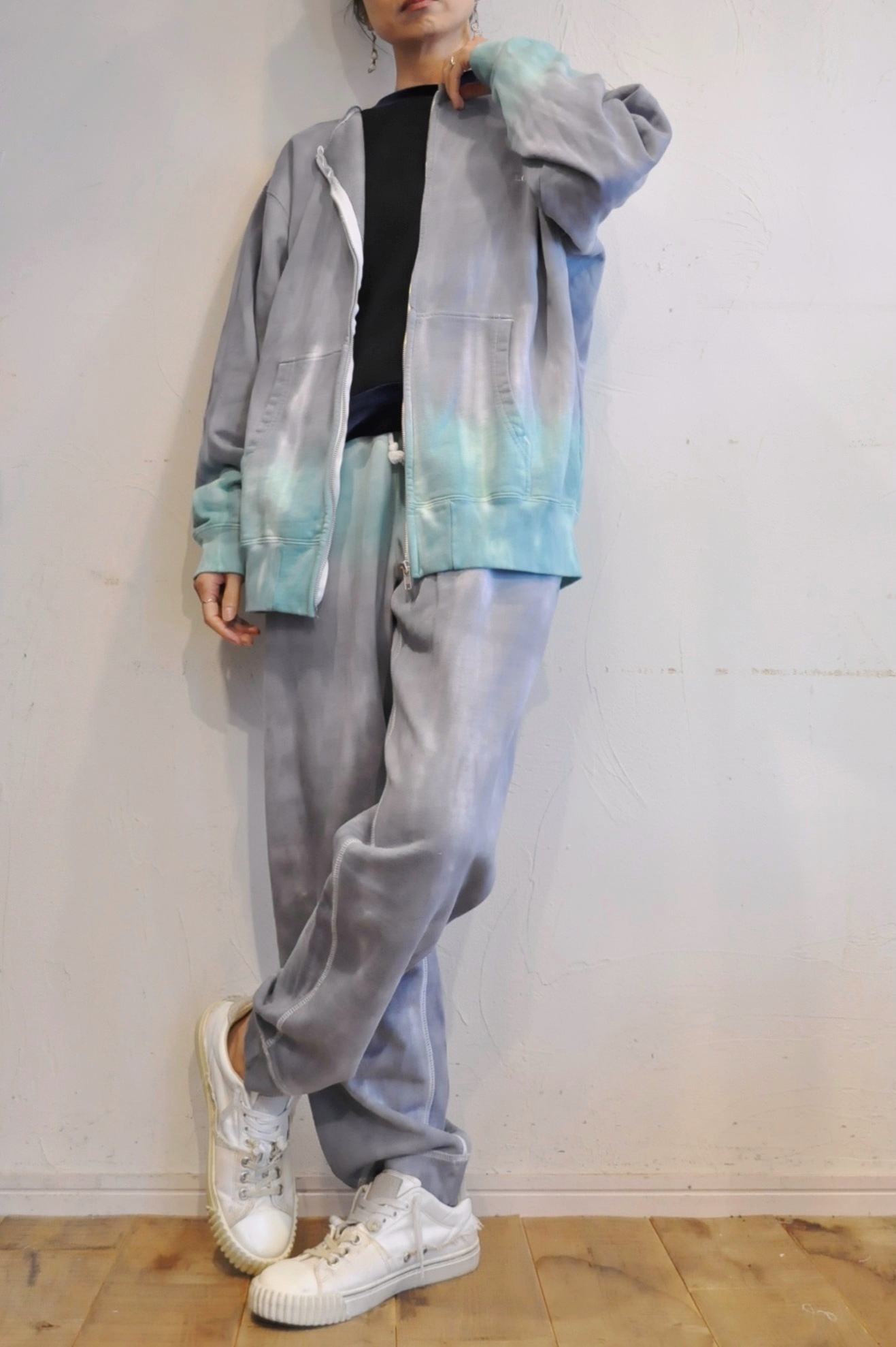 "LOOPER" セットアップで着て欲しい。