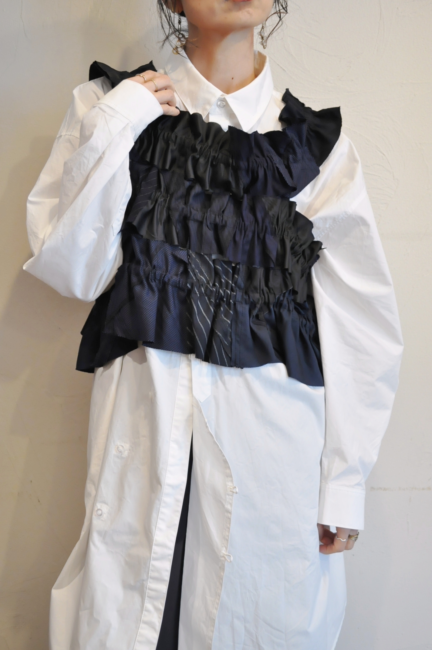 "RehersalL" インパクトのあるスーツキャミ。