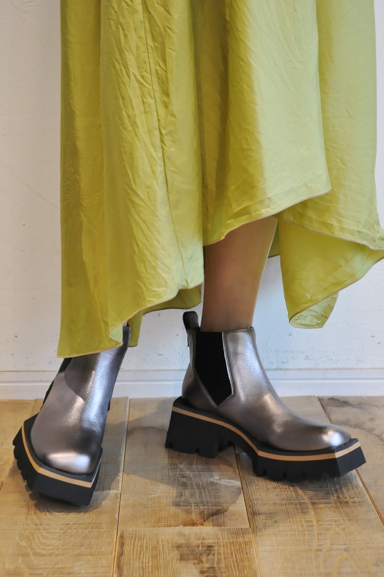 "MANA / yuko imanishi ＋"一足先に秋の足元