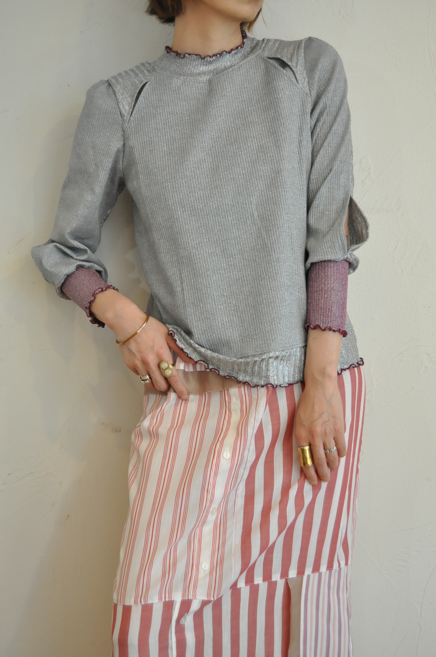 "RehersalL"新作スリットトップス。