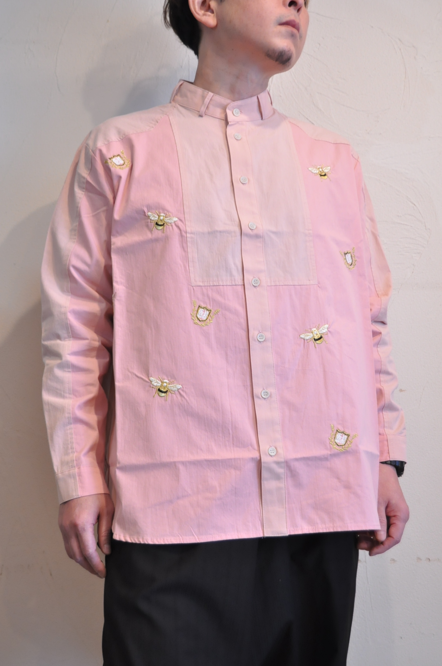 "garance et violette" 蜂ですね。