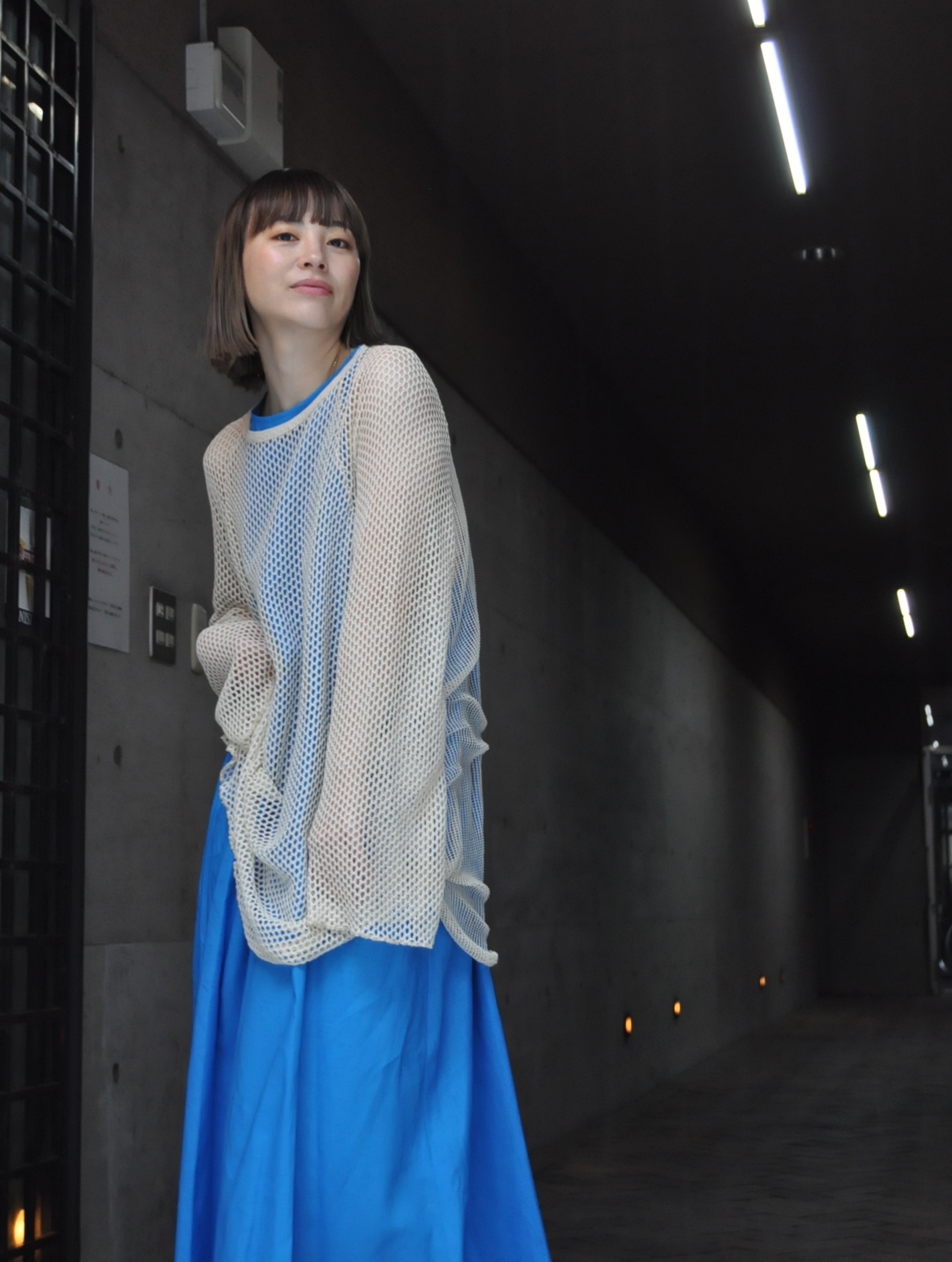 "capis" 青ワンピを着る。