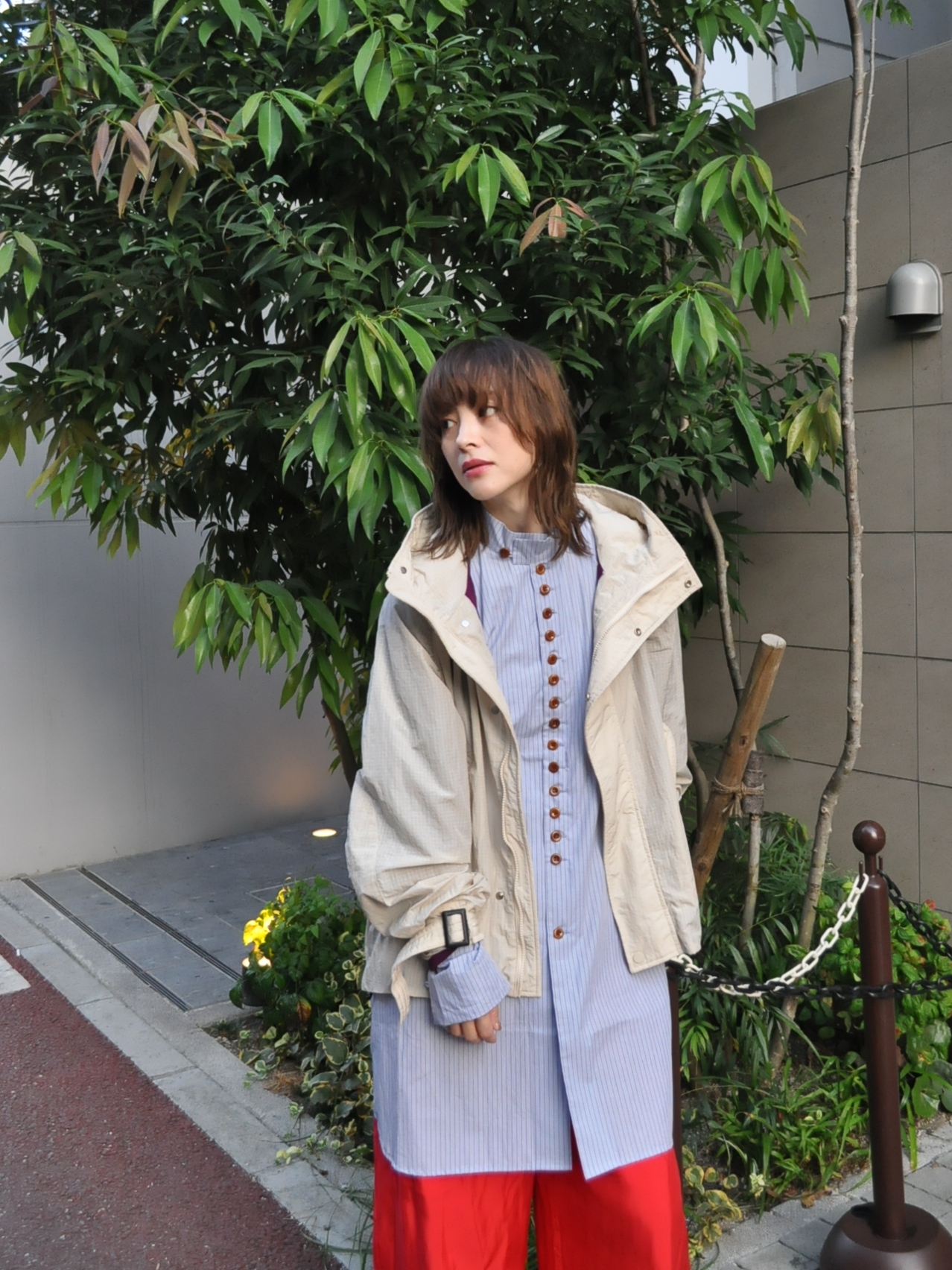 "garance et violette"視線を惹くフロントボタン