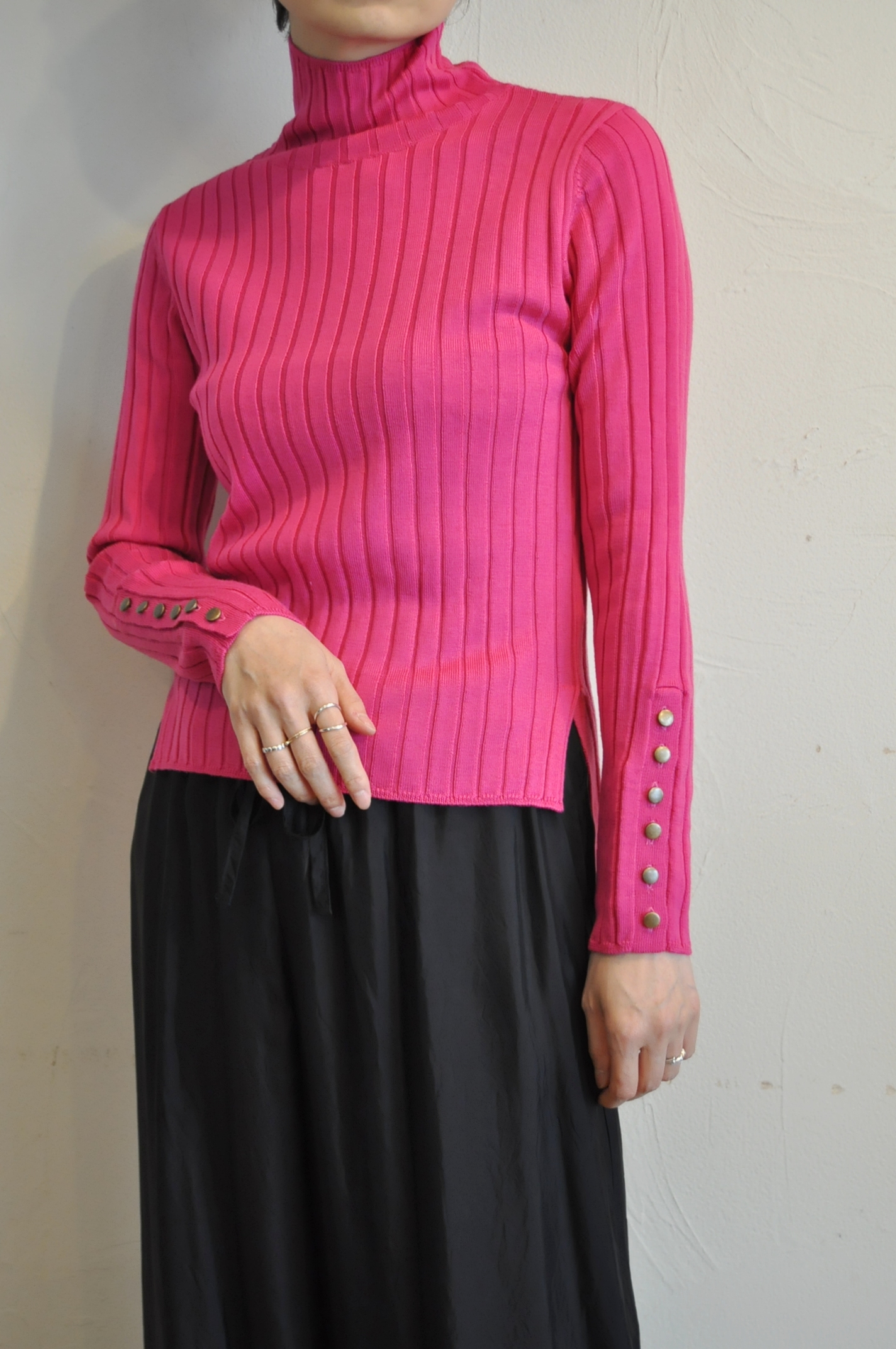 "margaux" 定番ハイネック。
