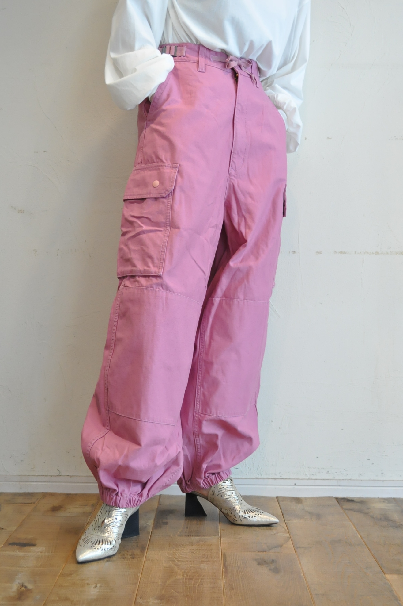 "M53."性能とシルエットが魅力のパンツ