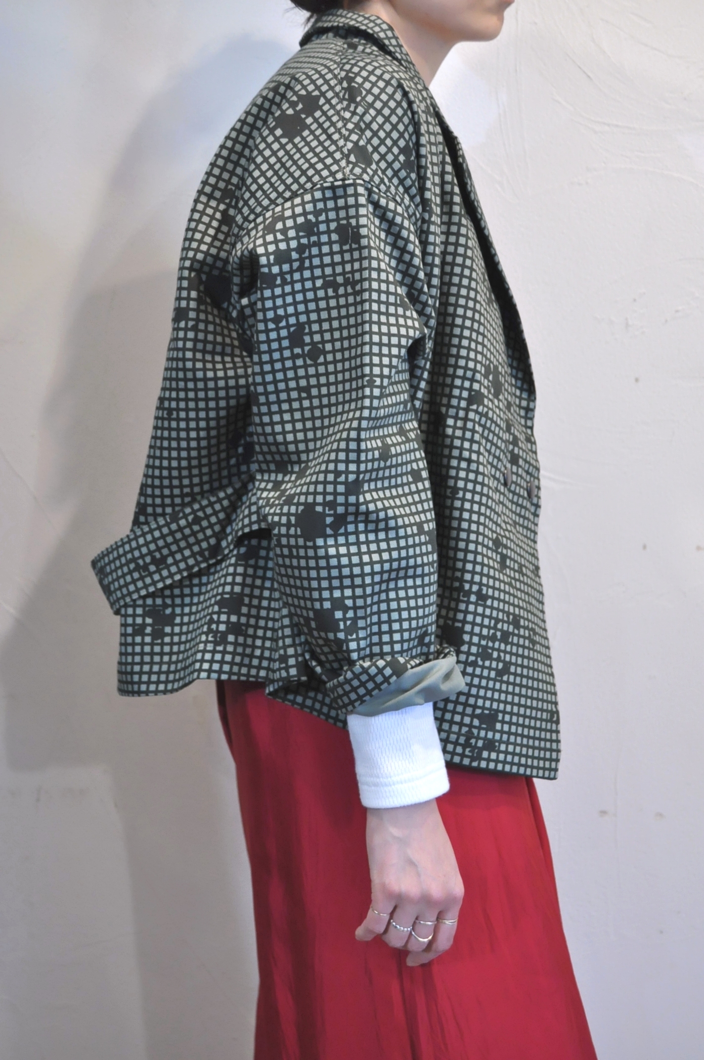 "RehersalL"カモ柄ショートコート。