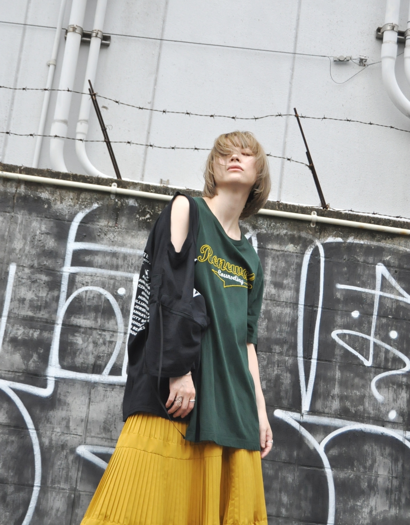 "RehersalL" カスタムTを着る。