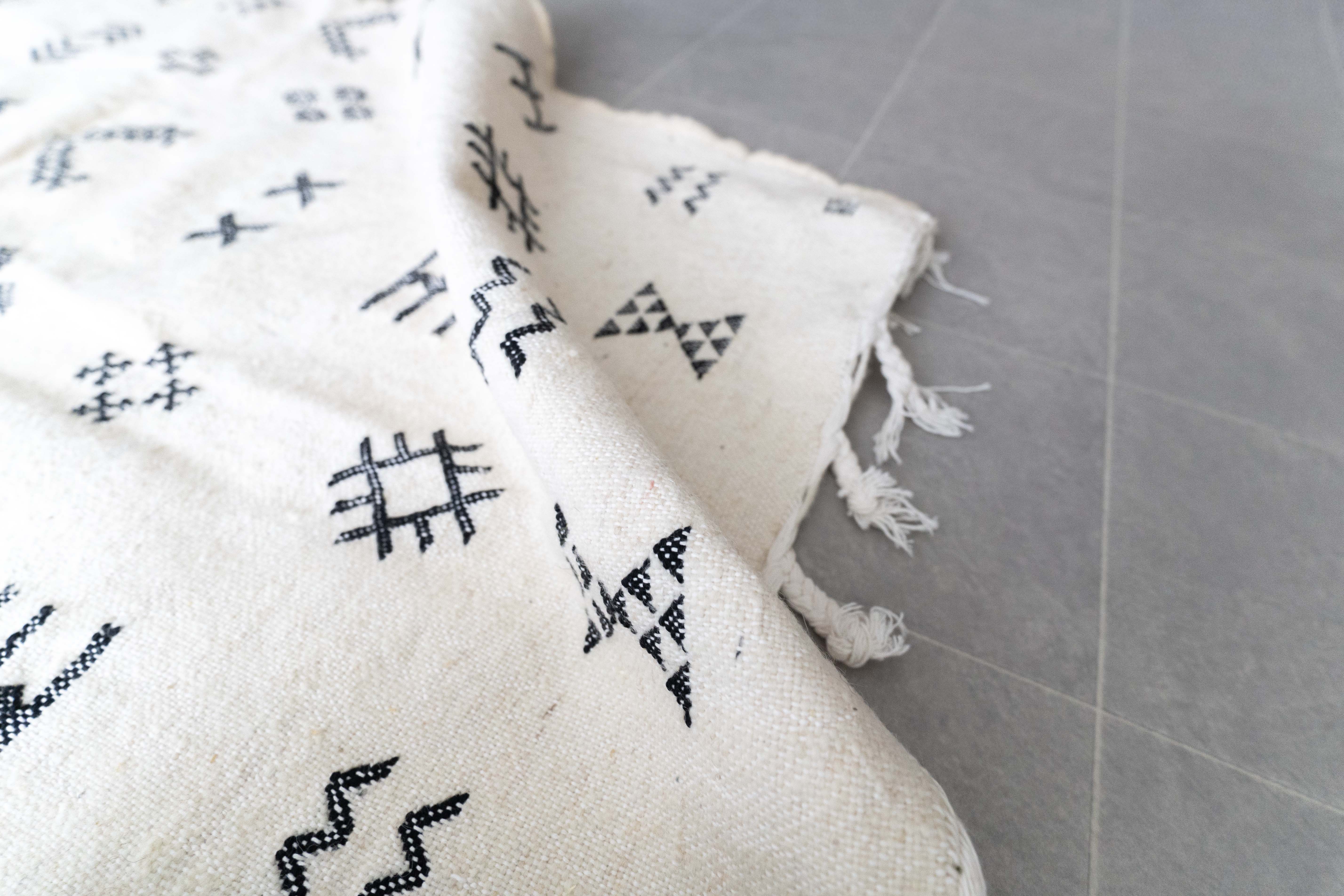 【新商品】繊細な刺繍紋様に宿る、モロッコの手仕事。刺し子キリム 4月17日（金）21時発売