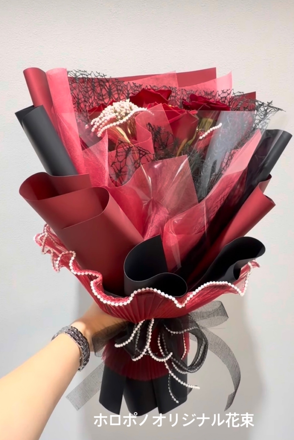 赤バラが主役のホロポノオリジナル花束