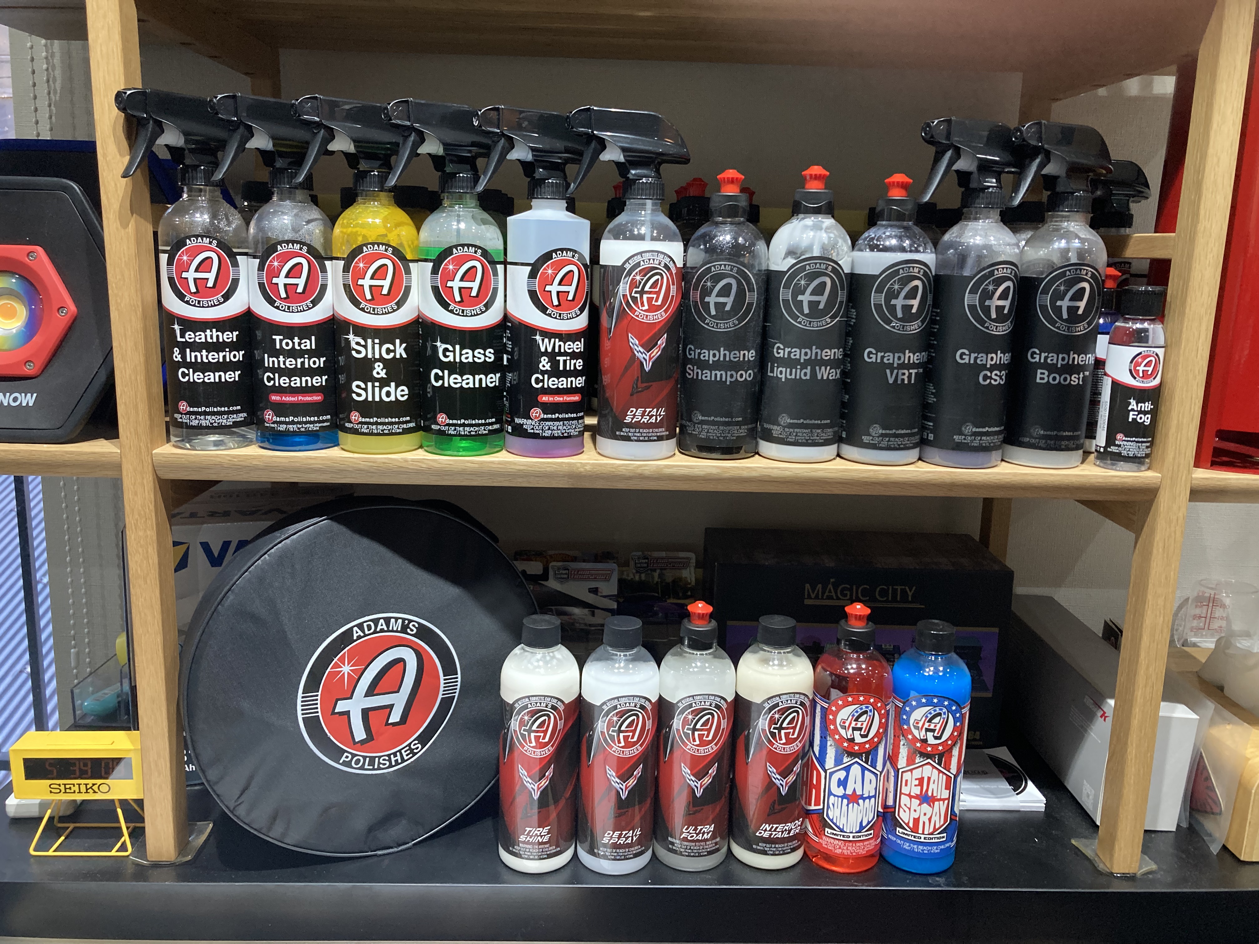 本日アダムスポリッシュ製品在庫補充に担当横田さんが来てくれました!!