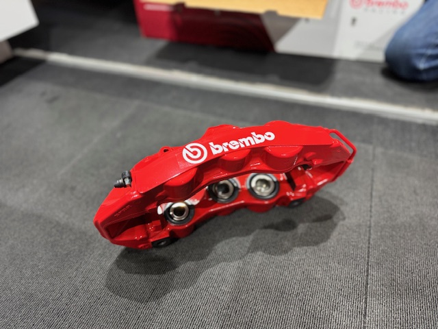 お客様のbremboのキャリパーが入荷したのでご紹介！！！