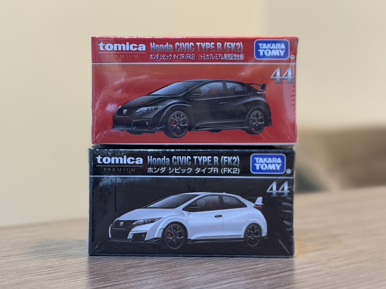 【トミカプレミアム 44 ホンダ シビック タイプR (FK2) 通常仕様 & 発売記念仕様】