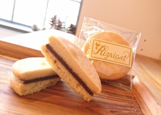 お菓子紹介No.3　米粉のチョコサンドクッキー