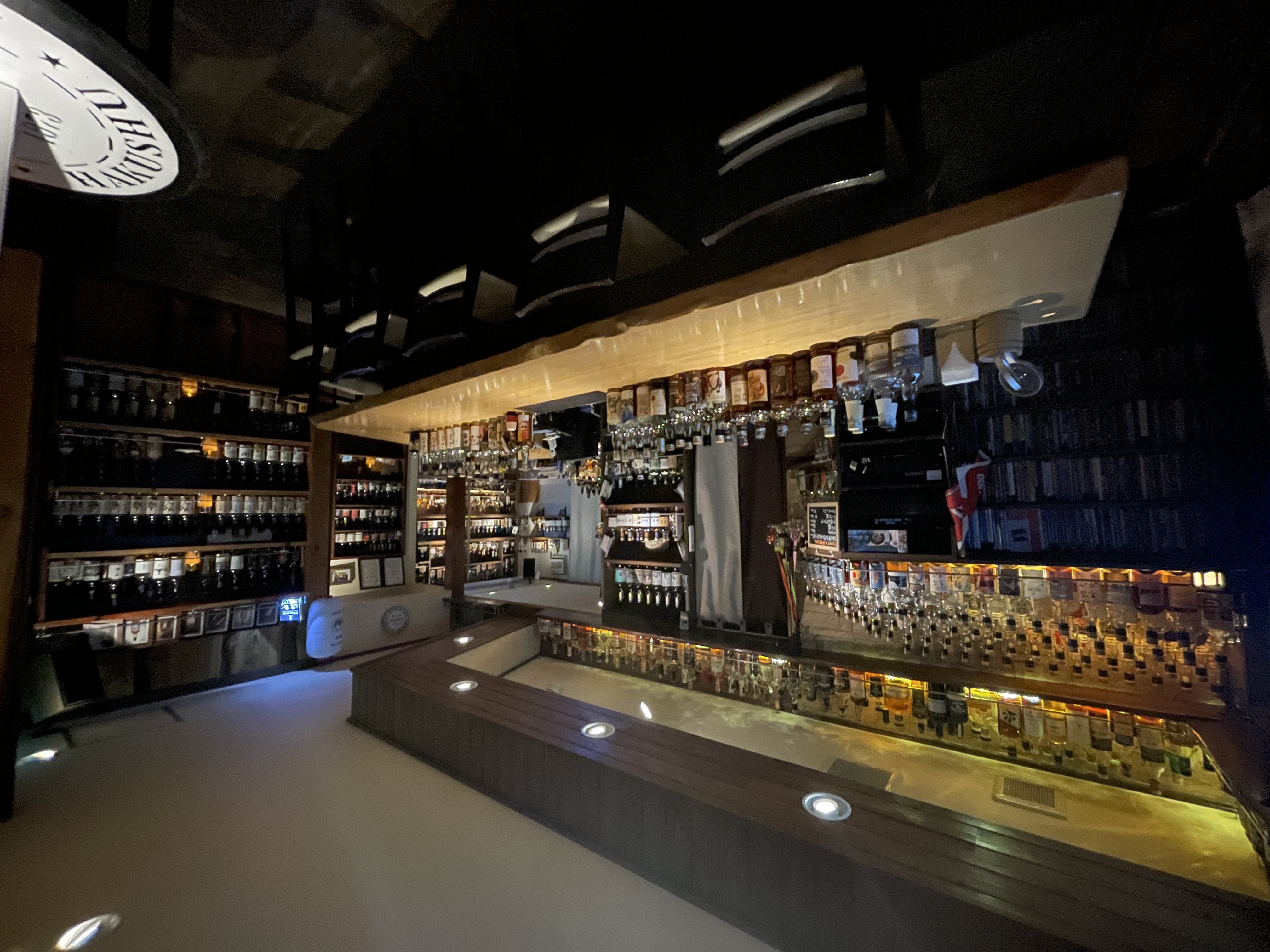 話題のボトルは明日の入荷予定です。