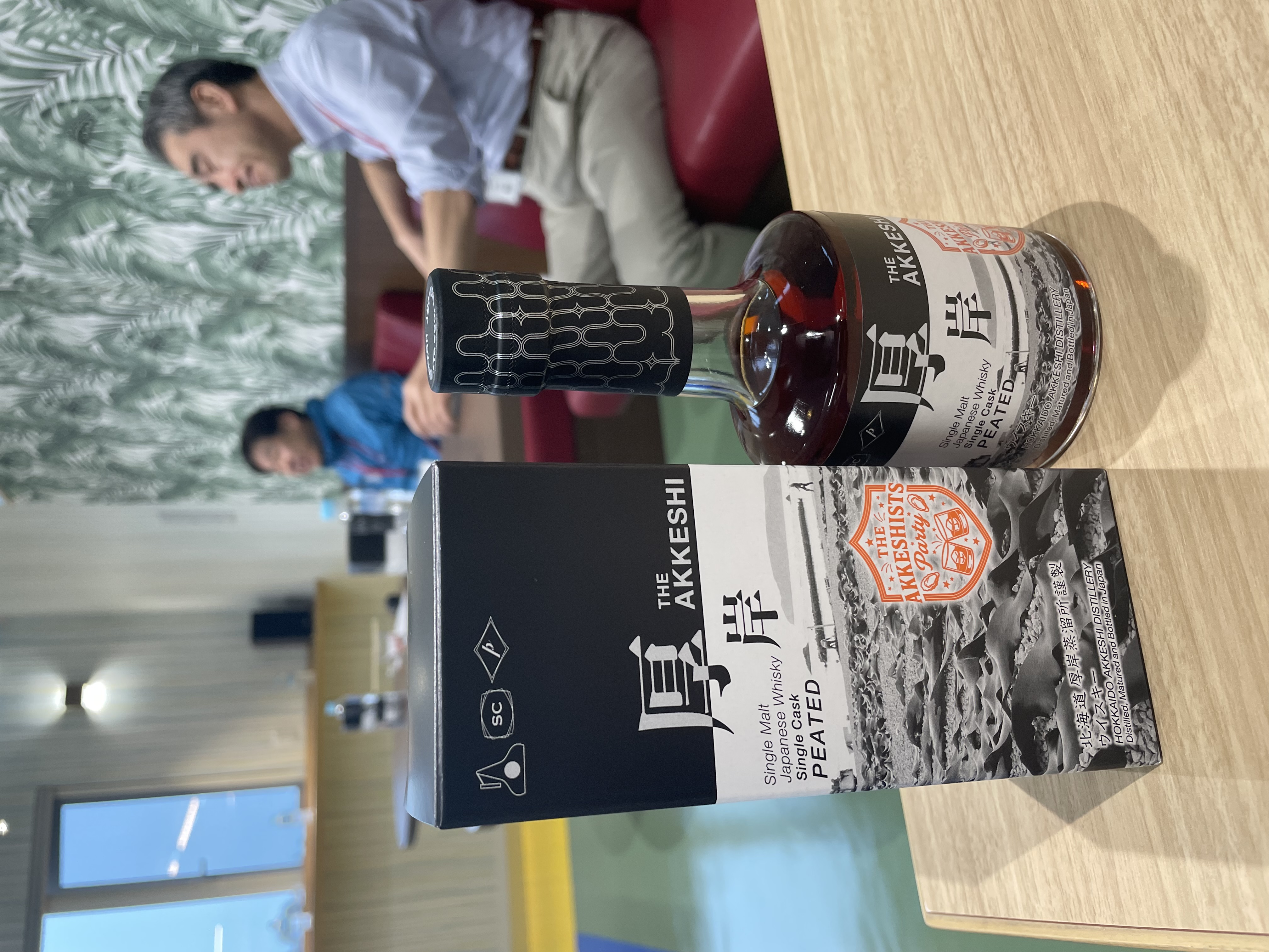 明日の日曜日の19:00から営業いたします。