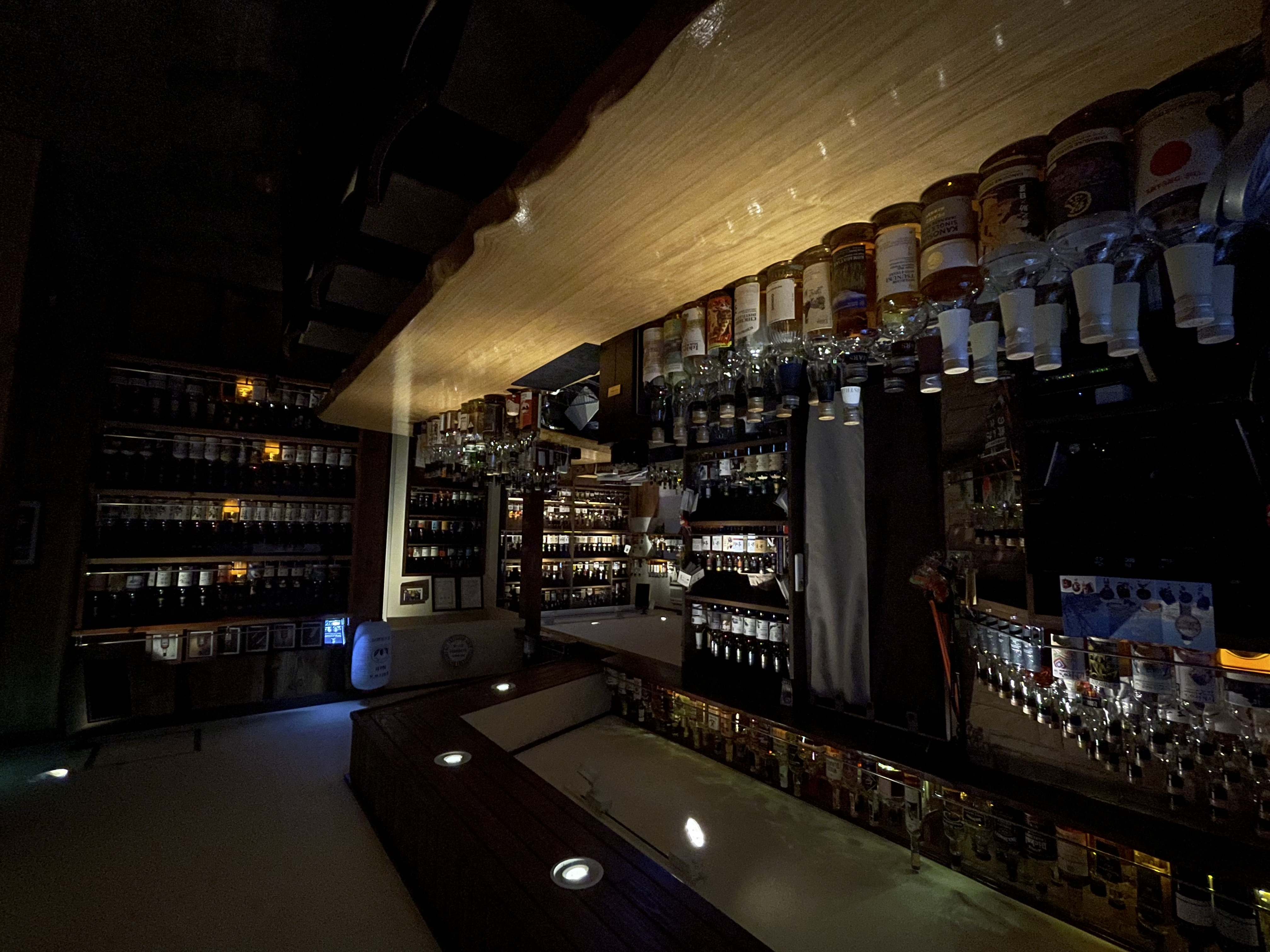 本日、木曜日は都合により開店が19:30となります。