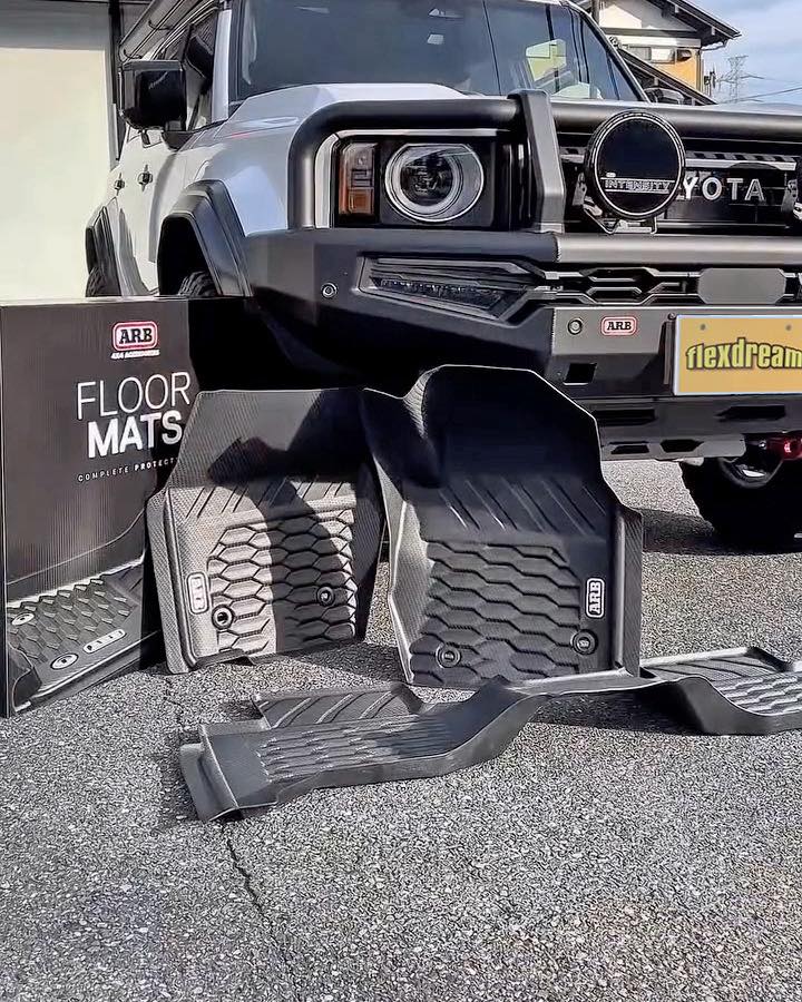 ランクル250用 ARBフロアマット(3D立体成型ラバー) 水洗いも簡単でお手入れらくちん!