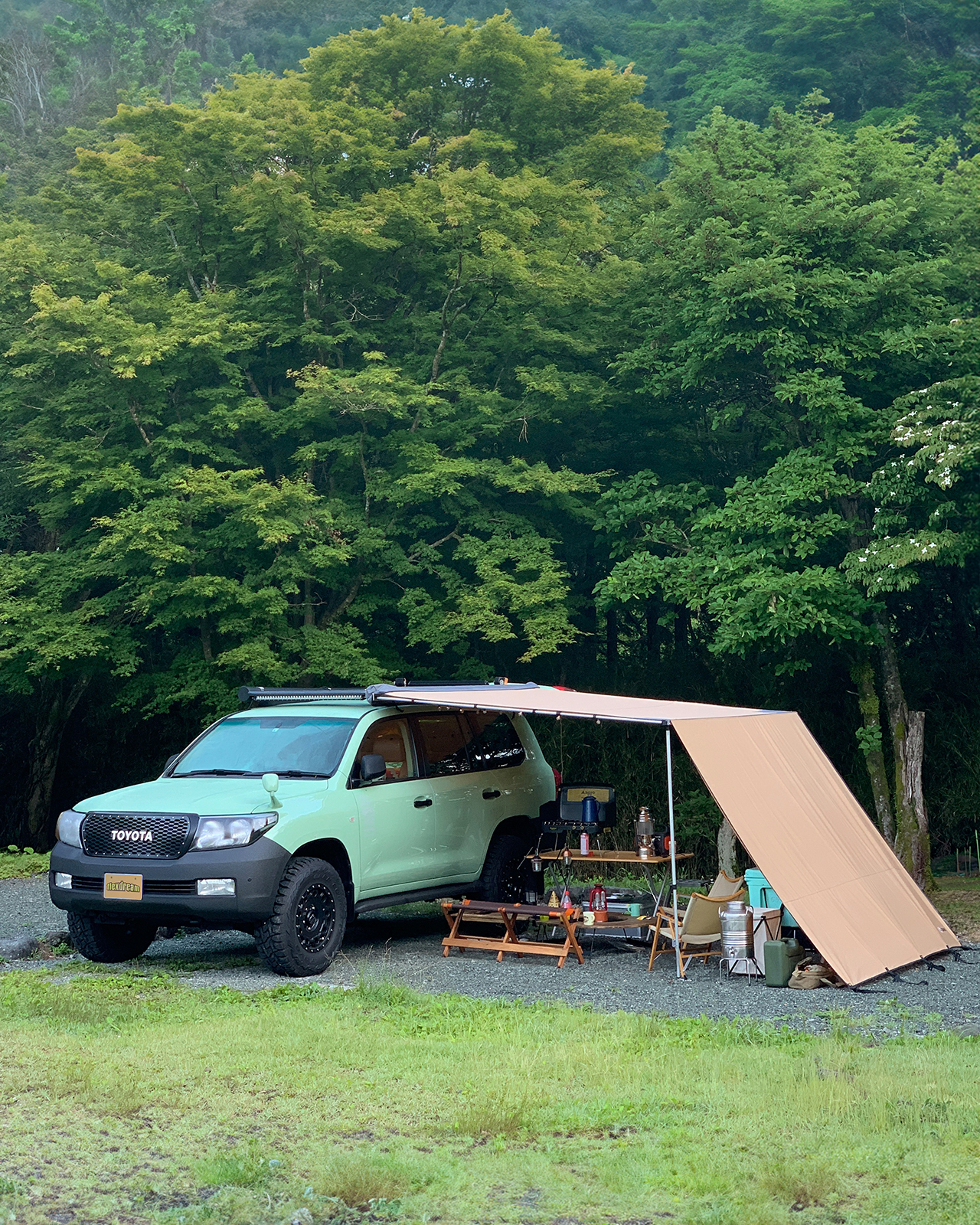 ARBサイドオーニング+ウィンドブレイク。日よけはもちろん、雨の日のアウトドアにも強い味方💪