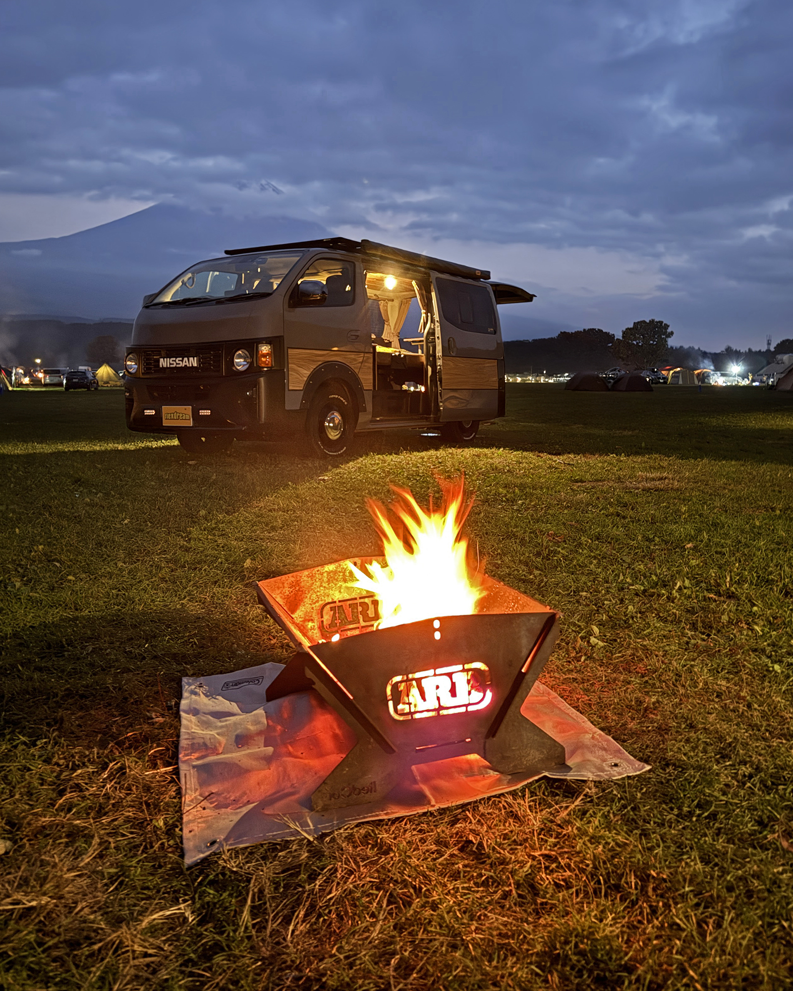 ARB 焚き火台🔥 × 車中泊仕様の丸目キャラバン👀✨