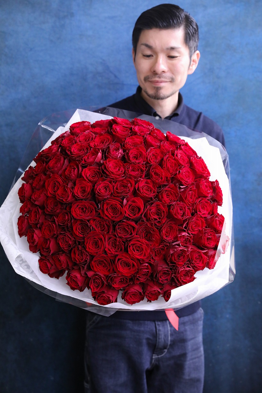🌹２０，９５５本目🌹 【プロポーズに贈る 最高級赤バラ100本の花束制作　2023/03/09撮