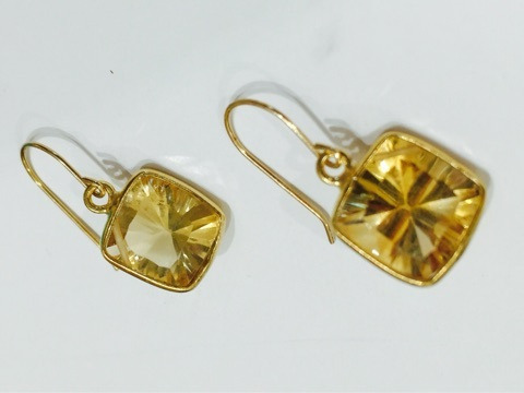 シトリンピアス