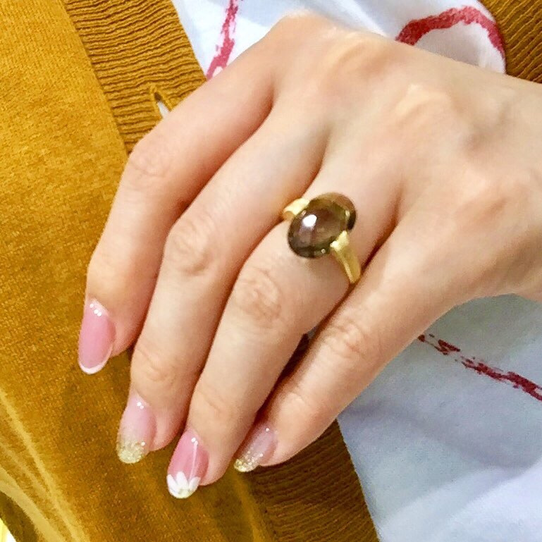 指を長く見せてくれるリング