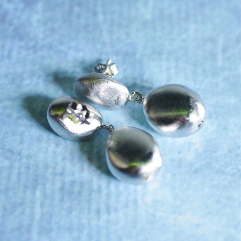 ナッツ型ピアス