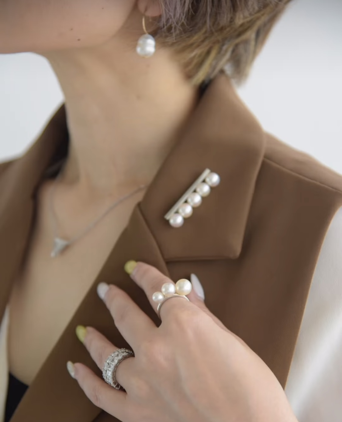パールブローチがオシャレ☆
