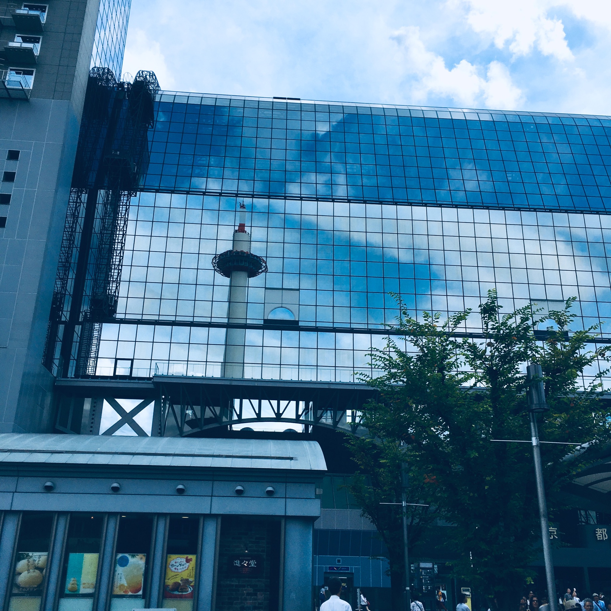 ひょっこりはん。