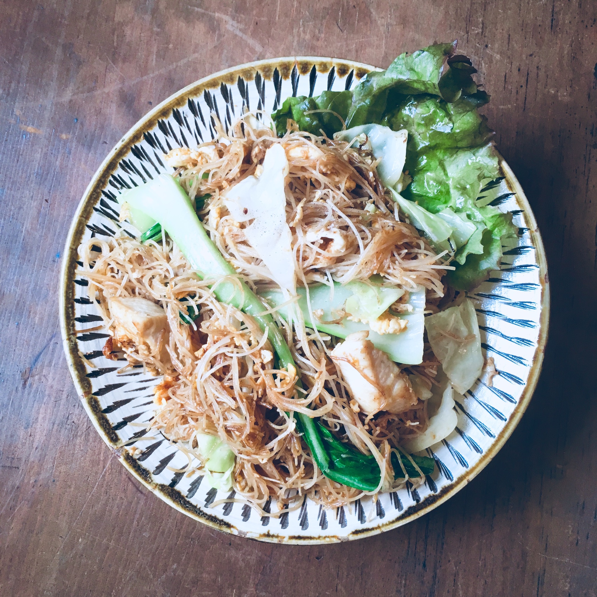 センミーパッシーユ(極細米麺の醤油炒め)