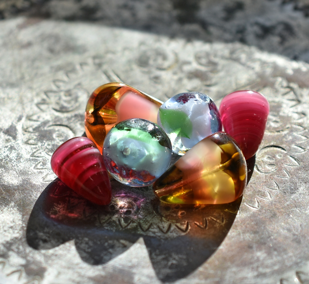 キャンディーのようなフランスヴィンテージビーズ🍬✨🍭