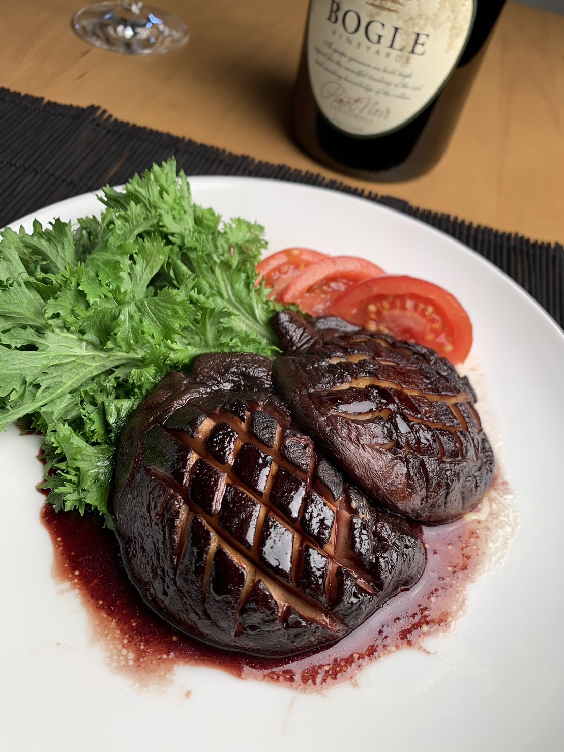 【ワインに合う野菜レシピ】シイタケのステーキ　赤ワインソースに合う