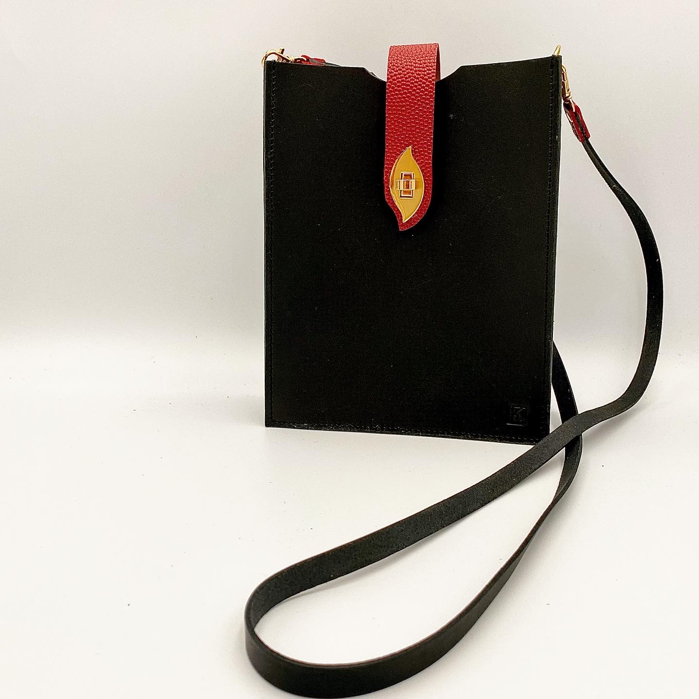 Crossbody box purse／四角いコンパクトバッグ