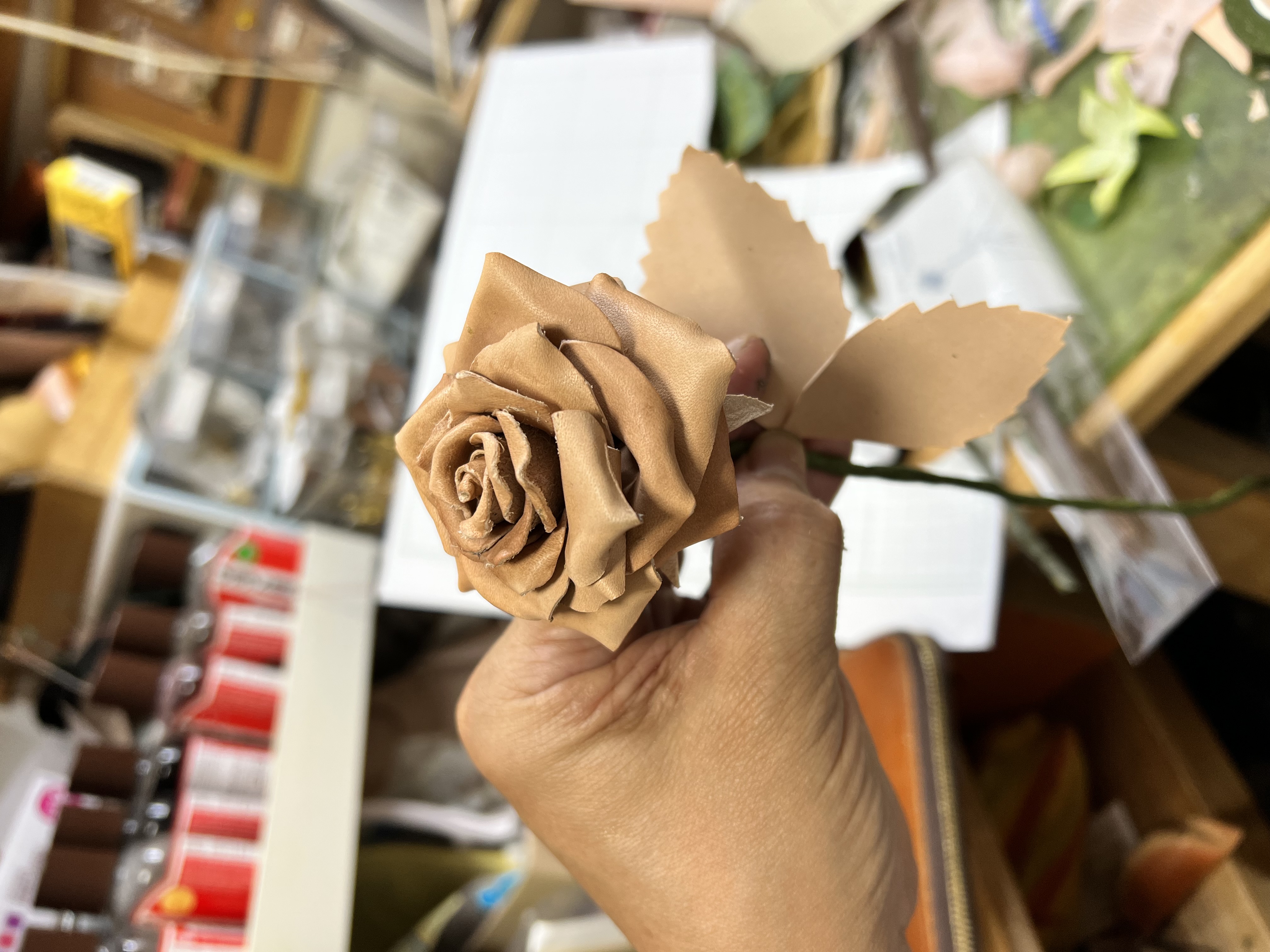 ヌメ革で作った薔薇　試作