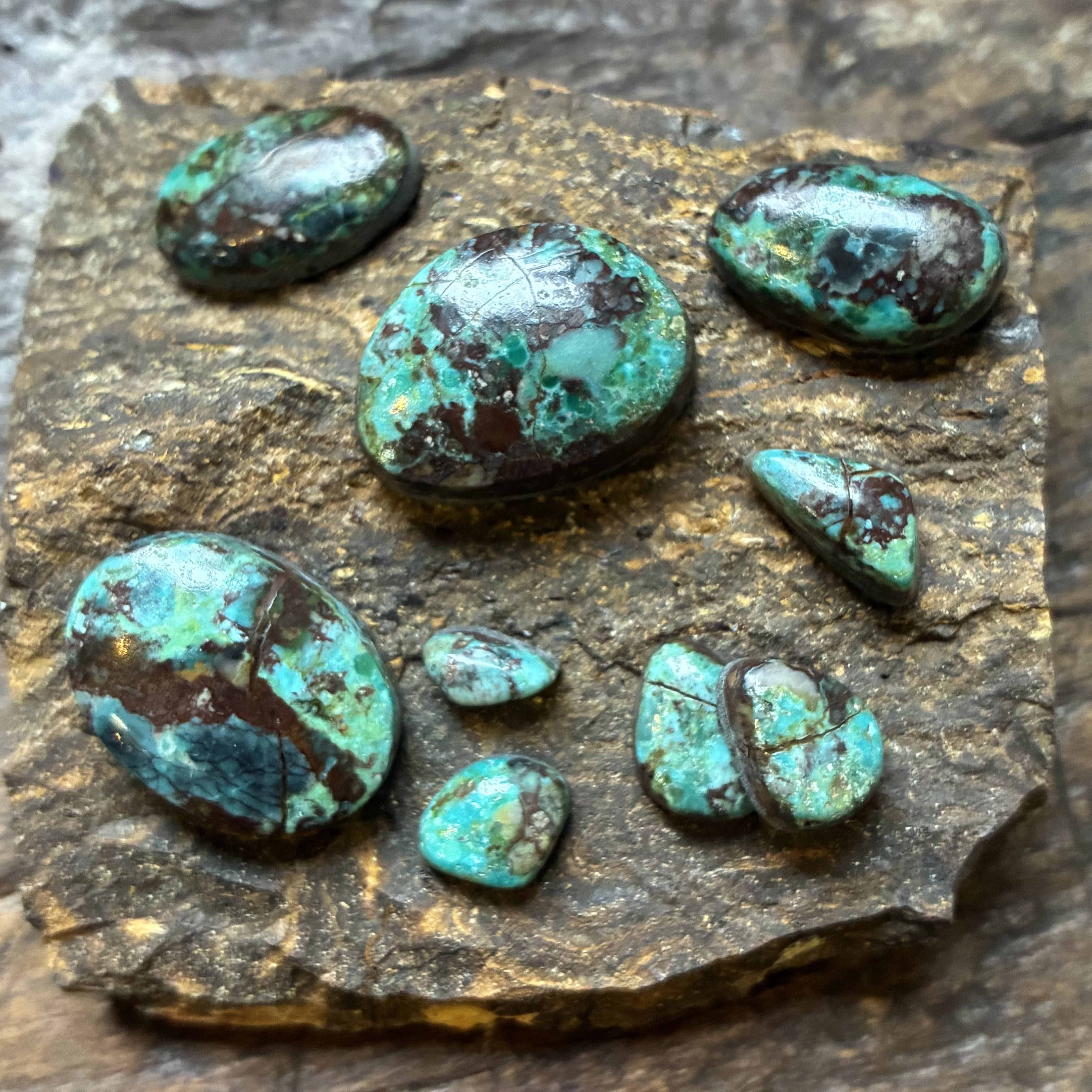 OLD BISBEE Turquoise 原石をカットしました