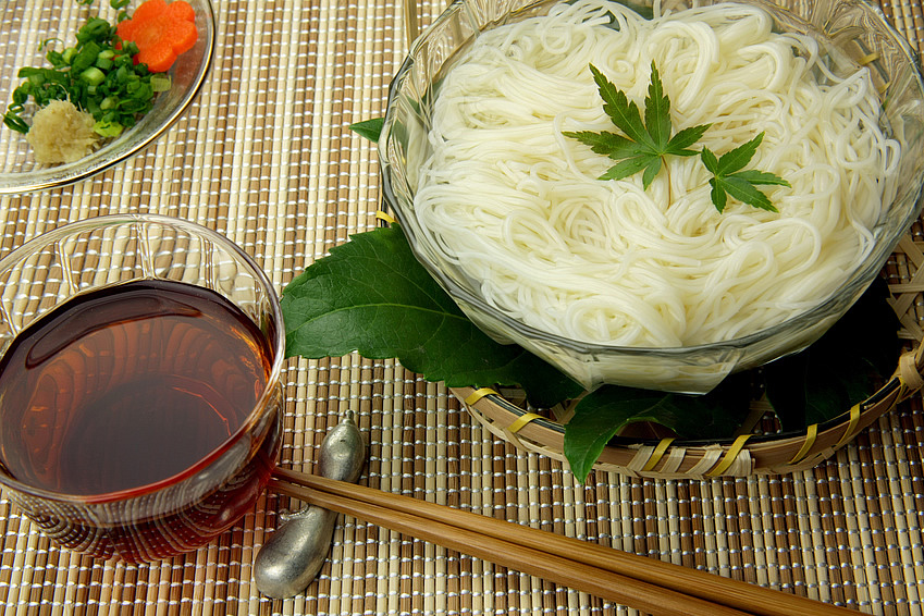 盆棚に素麺（そうめん）を供えますが、何故ですか？　　