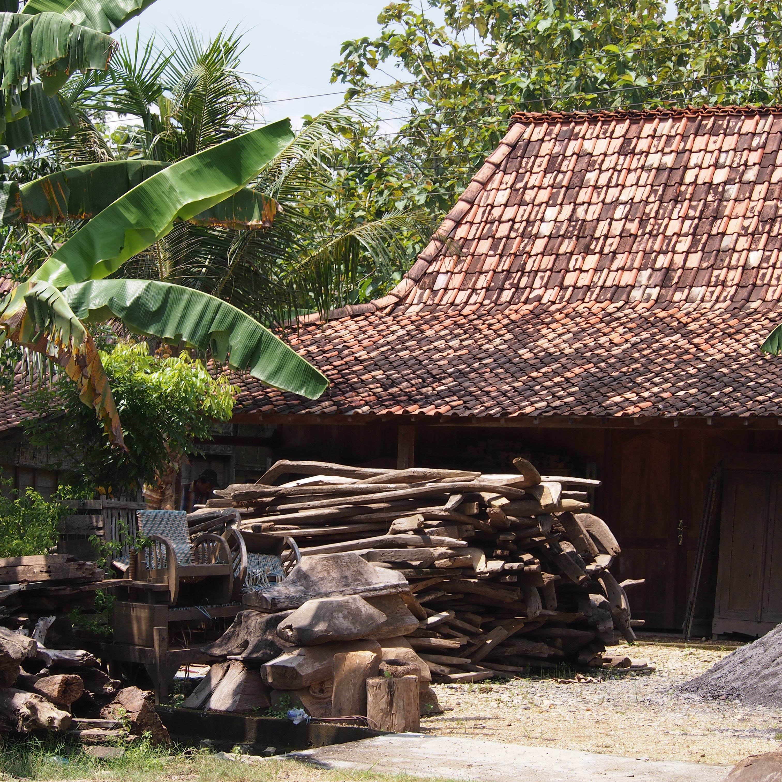 チーク家具はなぜ長く使えるのか？（前編）