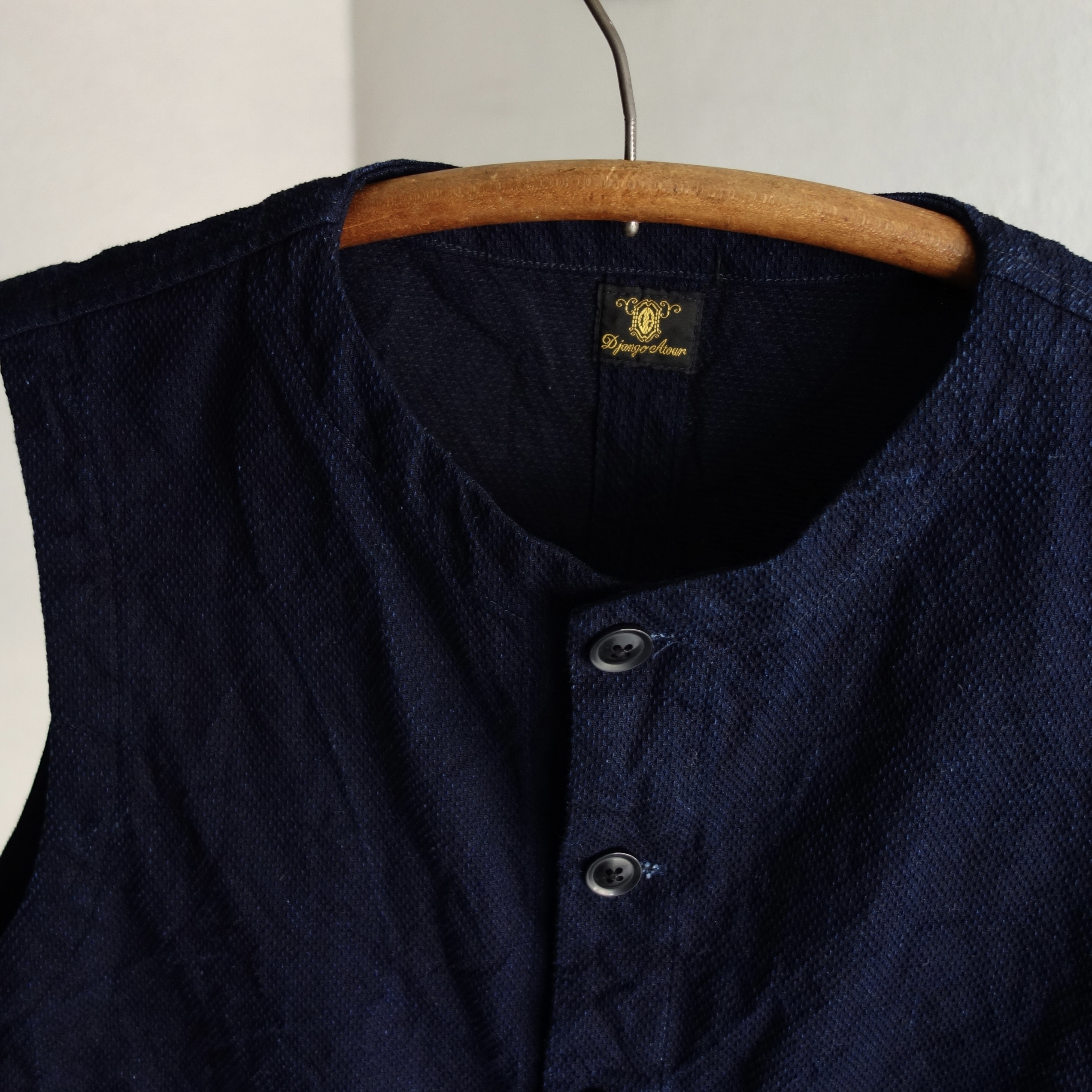 使用観察 / artisanal indigo vest